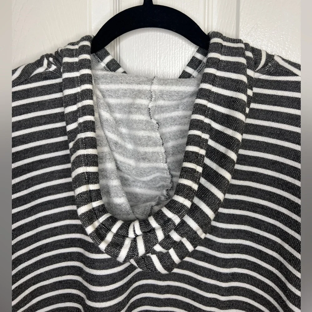 Beyond Yoga 'Live Out Loud' Black/White Striped Hoodie Dress - Women's Large - Picture 6 of 7
